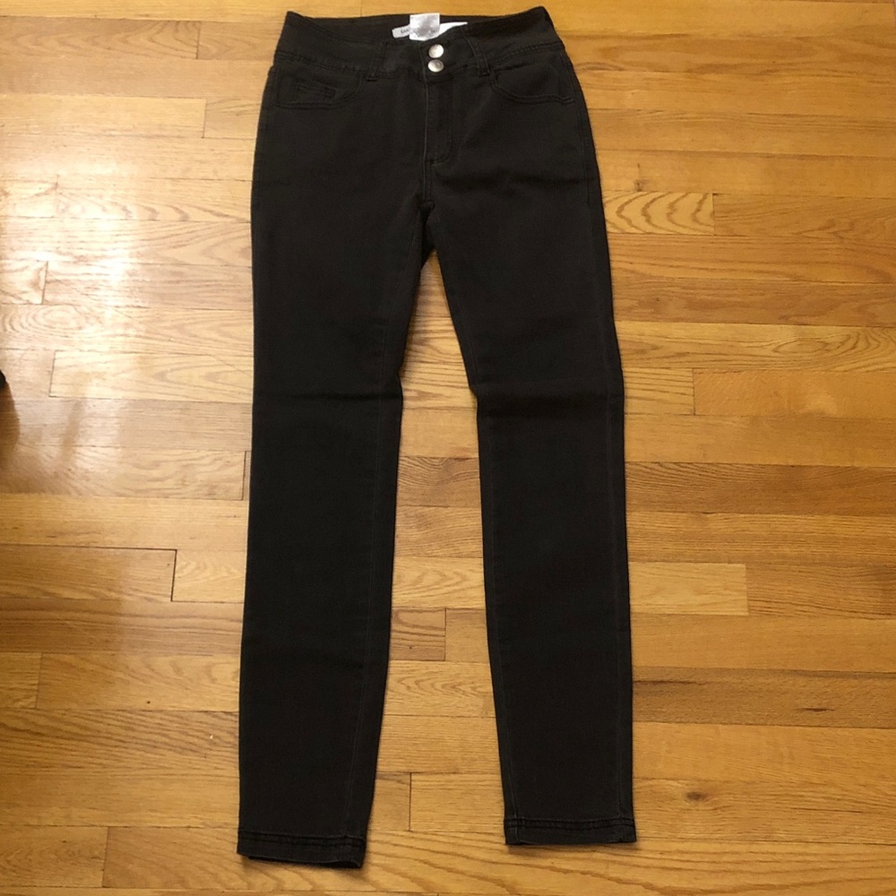 High-Rise Black Skinny Jeans — Stretch Sculpting Fit